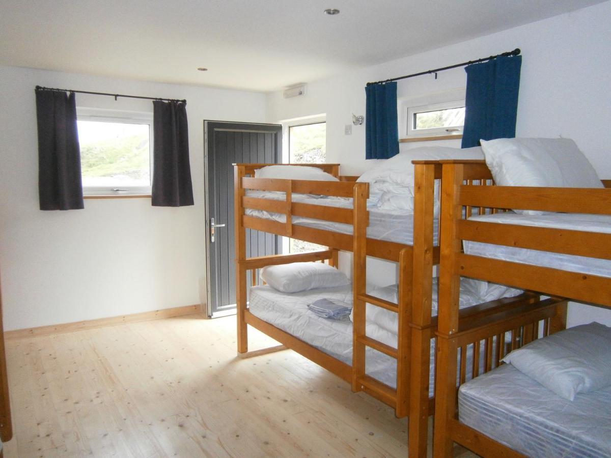 Otter Bunkhouse Hostel Cairisiadar ภายนอก รูปภาพ
