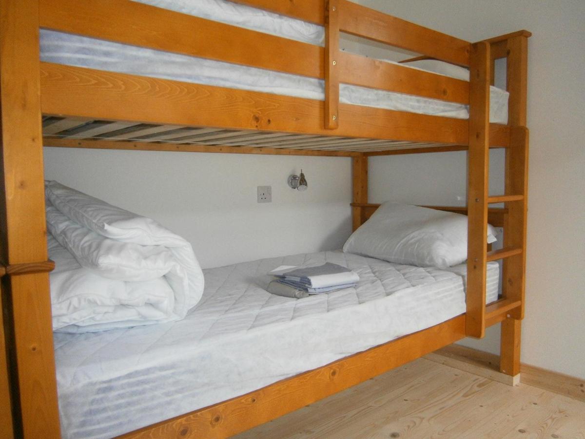 Otter Bunkhouse Hostel Cairisiadar ภายนอก รูปภาพ