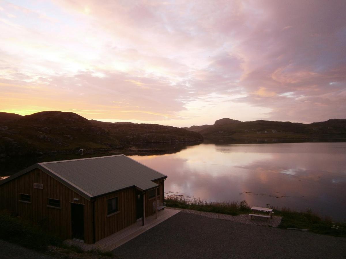 Otter Bunkhouse Hostel Cairisiadar ภายนอก รูปภาพ
